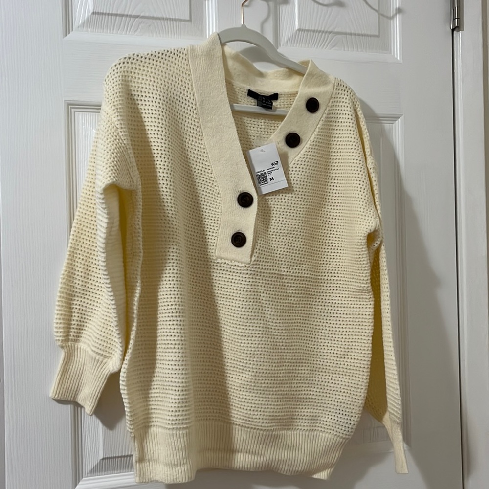 Forever 21 women sweater brand new with tag, white color, size M, it runs large